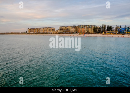 Einer schönen australischen Küstenort Szene mit Kristall klarem Wasser und unberührten Sandstrand Stockfoto