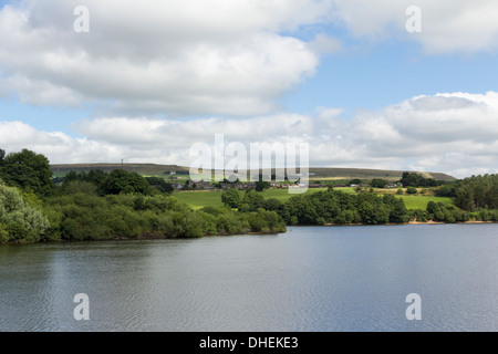 Wayoh Zisterne in der Turton Bezirk von Lancashire, beherbergt nach Osten in Richtung entlang der alten Römerstraße, Ribchester. Stockfoto