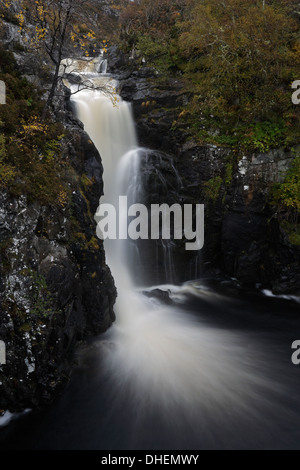 Fällt der Kirkaig im Herbst Stockfoto