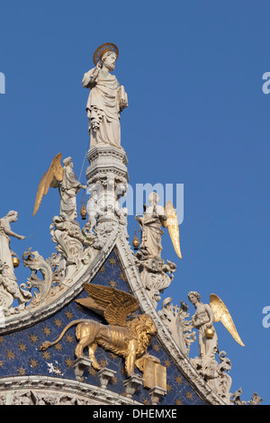 Detail der Fassade der Basilica di San Marco (Markusdom), St.-Markus Platz, Venedig, UNESCO, Veneto, Italien Stockfoto