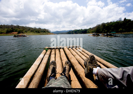 Bambus-rafting, Periyar Tiger Reserve, Thekkady, Kerala, Indien, Asien Stockfoto