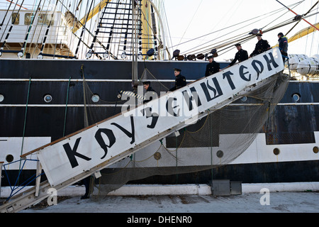 BALTIJSK, Russland - 30 Oktober: Russische Sail training Schiff vor Anker Krusenschtern Liegeplatz Nr. 1 Stockfoto