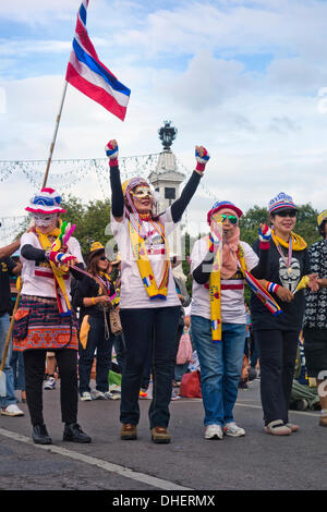 Bangkok, Thailand. 7. November 2013.  Anti-Amnestie Demonstranten außerhalb der Vereinten Nationen Gebäude in Bangkok, Thailand, Donnerstag 7. November 2013 Credit: © Markus Braun/Alamy Live News Stockfoto