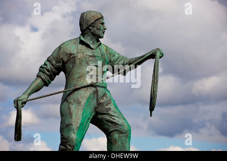 Newlyn Statue eines Fischers zum Gedenken an die Toten und vermissten Fischer aus Häfen in Cornwall und Scilly-Inseln Stockfoto