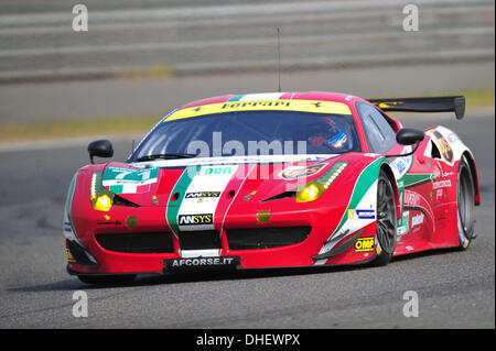 Shanghai, China. 8. November 2013. WEC 6-Stunden-Rennen. Tag zur freien Praxis und Qualifikation. #71 AF CORSE (ITA) FERRARI F458 ITALIA TONI VILANDER (FIN) KAMUI KOBAYASHI (JPN) Credit: Action Plus Sport/Alamy Live News Stockfoto