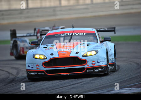 Shanghai, China. 8. November 2013. WEC 6-Stunden-Rennen. Tag zur freien Praxis und Qualifikation. #95 ASTON MARTIN RACING (GBR) ASTON MARTIN VANTAGE V8 CHRISTOFFER NYGAARD (DNK) KRISTIAN POULSEN (DNK) NICKI THIIM (DNK) Credit: Action Plus Sport/Alamy Live News Stockfoto