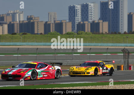 Shanghai, China. 8. November 2013. WEC 6-Stunden-Rennen. Tag zur freien Praxis und Qualifikation. #71 AF CORSE (ITA) FERRARI F458 ITALIA TONI VILANDER (FIN) KAMUI KOBAYASHI (JPN) Credit: Action Plus Sport/Alamy Live News Stockfoto