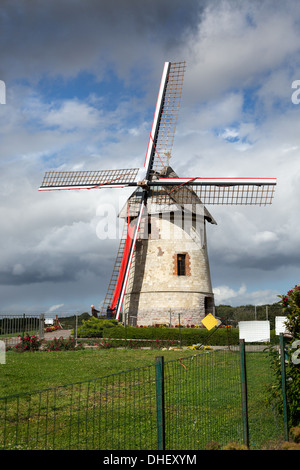 Klassische alte Windmühle, Frankreich. Stockfoto