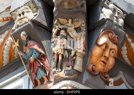 Binden von Isaac, kunstvoll geschnitzten Architekturdetail Stiftsherrenhaus, 1558, Osterstraße, Hameln, Niedersachsen, Deutschland Stockfoto