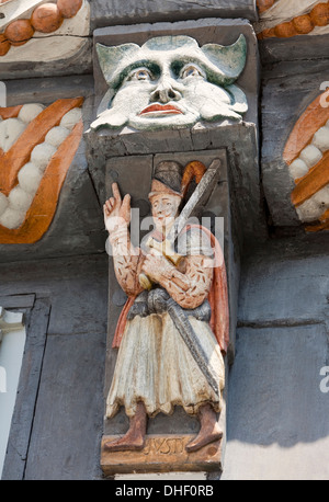 Kunstvoll geschnitzte Architekturdetail Stiftsherrenhaus, 1558, Osterstraße, Hameln, Niedersachsen, Deutschland Stockfoto