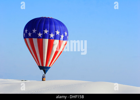 Die roten, weißen und blauen Ballon, White Sands National Park Balloon Festival, in der Nähe von Alamogordo, New Mexiko USA Stockfoto