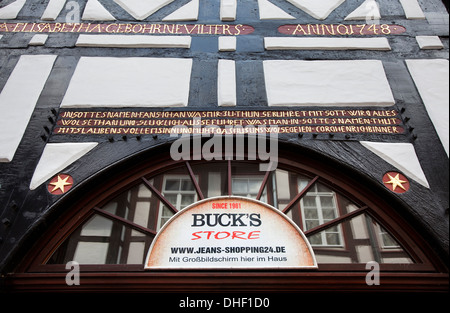 Moderne Werbung, Altstadt, Hameln, Niedersachsen, Deutschland, Europa, Stockfoto