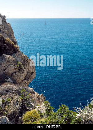 Mittelmeer mit Segelboot in der Nähe von Patara Strand, Lykien, Türkei, Stockfoto