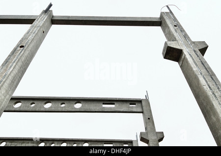 Betonsäulen für Industriehalle Stockfoto