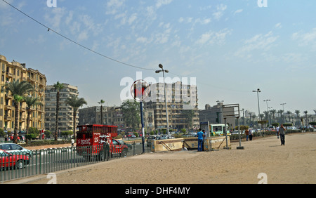 Unterführung zu einer U-Bahn-Station in Tahrir-Platz, Innenstadt von Kairo, Ägypten. Stockfoto