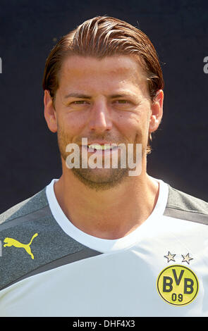 (DATEI) Die Datei Foto datiert 9. Juli 2013 zeigt Dortmunds Torwart Roman Weidenfeller auf dem BVB-Trainingsgelände in Dortmund, Deutschland. Joachim Loew bestellt Weidenfeller für die deutsche Nationalmannschaft zum ersten Mal. Foto: Bernd Thissen/dpa Stockfoto