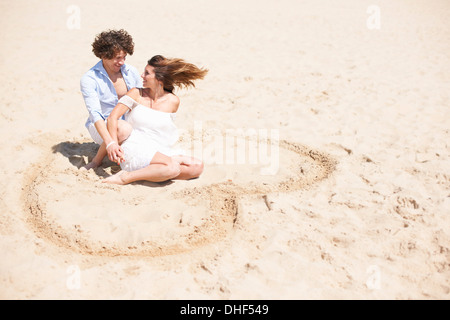 Paar am Strand entspannen Stockfoto