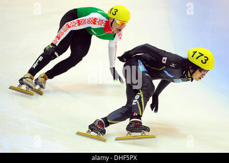 Turin, Italien. 8. November 2013. Yoshiaki Oguro Japans tagsüber zwei ISU Short Track Speed Skating World Cup an der Palatazzoli. Bildnachweis: Aktion Plus Sport/Alamy Live-Nachrichten Stockfoto