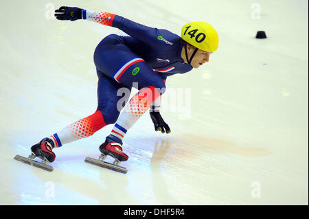 Turin, Italien. 8. November 2013. Sebastien Lepape von Frankreich während Tag zwei der ISU Short Track Speed Skating World Cup in der Palatazzoli. Bildnachweis: Aktion Plus Sport/Alamy Live-Nachrichten Stockfoto