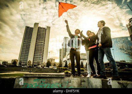 Vier Freunde, die Drachen, Russland Stockfoto