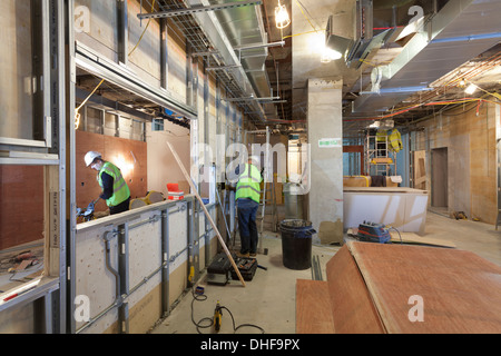 Bauherren in einer Baustelle arbeiten. Stockfoto