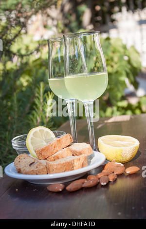 Likör, Brille, Zitrone, Limoncello, zwei Stockfoto