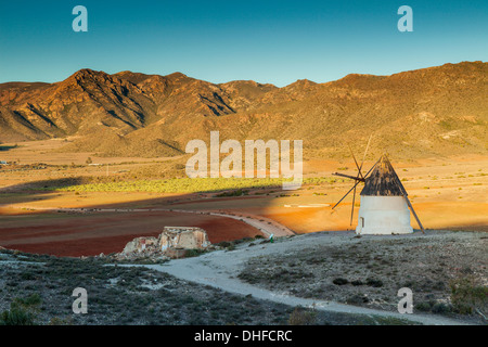 Molino de Los Genoveses (Windmühle von den Genuesen) in der Nähe von San José, Almería, Andalusien, Spanien. Stockfoto