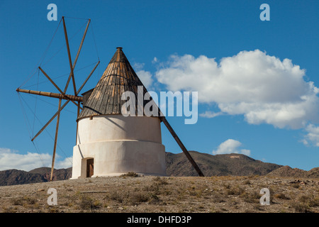 Molino de Los Genoveses (Windmühle von den Genuesen) in der Nähe von San José, Almería, Andalusien, Spanien. Stockfoto