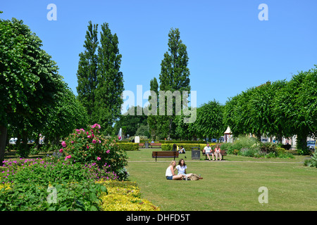 Der Parkway Gardens im Zentrum von Welwyn Garden City, Hertfordshire, England, Vereinigtes Königreich Stockfoto