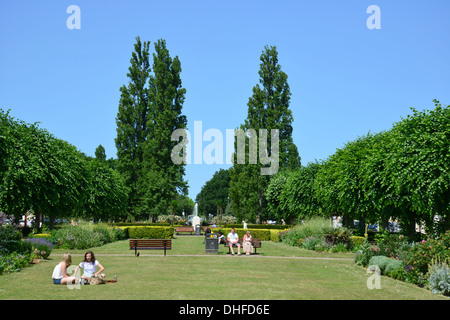 Der Parkway Gardens im Zentrum von Welwyn Garden City, Hertfordshire, England, Vereinigtes Königreich Stockfoto