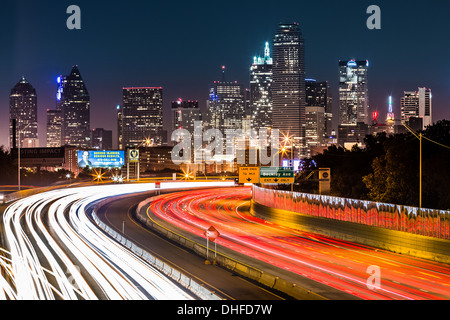 Dallas Skyline bei Nacht Stockfoto