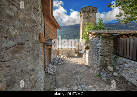 alte Stein Straße in Swanetien Stadt Mestia Stockfoto