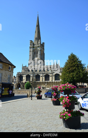 Red Lion Square zeigt All Saints Church, Stamford, Lincolnshire, England, Vereinigtes Königreich Stockfoto