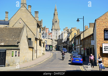 St. Marien-Kirche und St. Marien Hill von Schafen Markt, Stamford, Lincolnshire, England, Vereinigtes Königreich Stockfoto