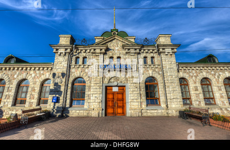 Slyudyanka Bahnhof auf der Transsibirischen Eisenbahn. In Irkutsk Oblast, Russland, befindet sich an der Südspitze des Baikalsees. Stockfoto