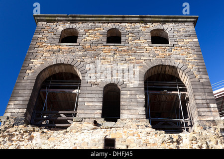 Ehemaligen Eisenbahnwaggon heben Turm unterziehen Reparaturen am Wellington Place, Leeds, West Yorkshire Stockfoto