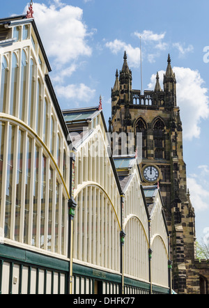 Detail der Stockport Markt- und Str. Marys Kirche, Stockport, Greater Manchester, England Stockfoto