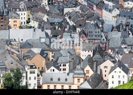 Luftaufnahme von BernKastel-Kues an der Mosel in Deutschland Stockfoto