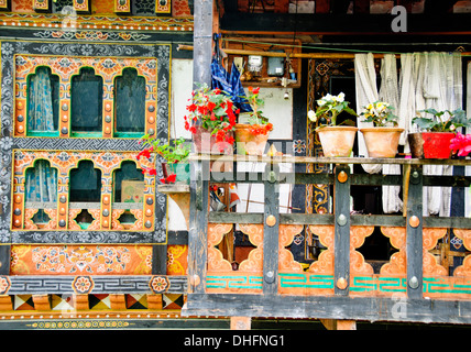 Chamkhar Chhu Fluss, Chokhor Tal, Betriebe, Produkte, Gebet Hotel, Geschäften, Warenhäusern, Brücken, Kloster, Mönche, Häuser, Bumthang, Bhutan Stockfoto