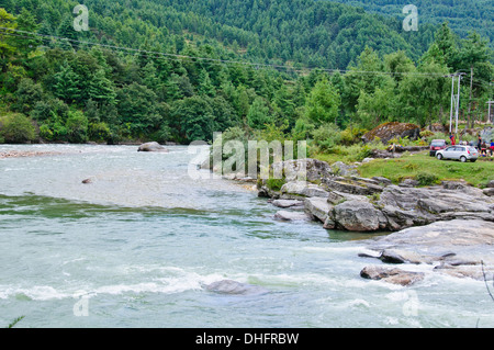 Chamkhar Chhu Fluss, Chokhor Tal, Betriebe, Produkte, Gebet Hotel, Geschäften, Warenhäusern, Brücken, Kloster, Mönche, Häuser, Bumthang, Bhutan Stockfoto