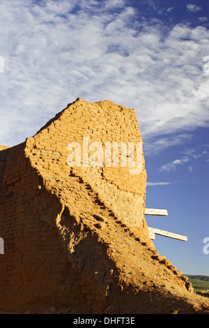 Zerstörten Adobe Wände, Mission Kirche Ruine, Pecos nationaler historischer Park, New Mexico, Vereinigte Staaten Stockfoto