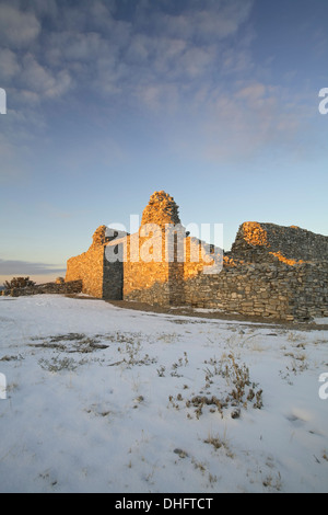 Kirche in Gran Quivira (ca. 1600 s) und Schnee, Salinas Pueblo Missions National Monument, New Mexico USA Stockfoto