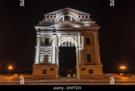 Moskau Triumphal Tor. Triumphbogen in der Stadt Irkutsk, Sibirien, Russland. Im Jahr 1925 demontiert. Im Jahre 1813/2011 abgeschlossen. Stockfoto