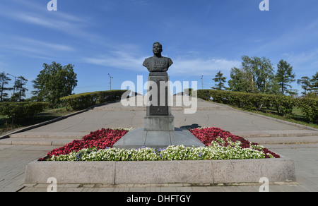 Denkmal für Afanasii Pavlantevich Beloborodow - Armeegeneral, zweimal Held der Sowjetunion. Stockfoto