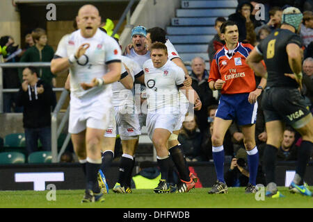 Twickenham, Großbritannien. 9. November 2013. Englands Tom Youngs, feiert einen Versuch während der QBE internationalen Rugby-Union-match zwischen England und Argentinien gespielt im Twckenham Stadion, am 9. November 2013 in Twickenham, England. Bildnachweis: Mitchell Gunn/ESPA/Alamy Live-Nachrichten Stockfoto