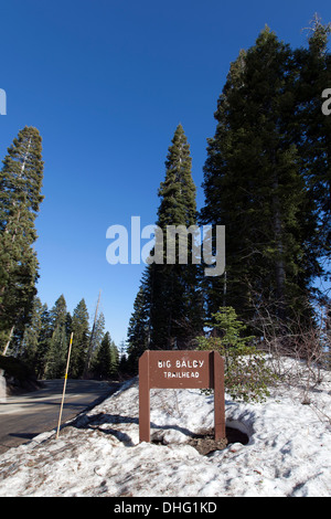 Großen Baldy Trailhead Zeichen, Generals Highway, Sequoia National Park Stockfoto