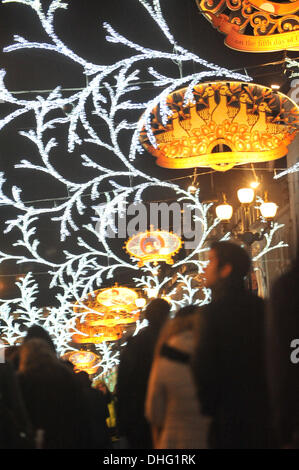 Regent Street, London, UK. 9. November 2013. Weihnachtsbeleuchtung sind in der Regent Street eingeschaltet. Bildnachweis: Matthew Chattle/Alamy Live-Nachrichten Stockfoto