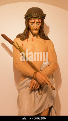 MECHELEN - 4 SEPTEMBER: Statue von Jesus in die Anleihe in Onze-Lieve-Vrouw-va-n-Hanswijkbasiliek-Kirche Stockfoto