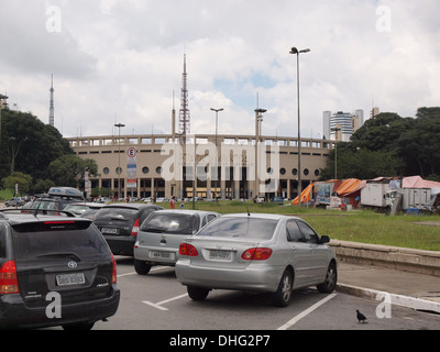 Der Platz vor dem städtischen Stadion im Pacaembu Sao Paulo, zeigt die Vorderseite des Stadions Stockfoto