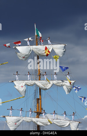 ARM Cuauhtémoc, ein Segel-Schulschiff der mexikanischen Marine, Abfahrt von Helsinki in der Tall Ships Races 2013. Stockfoto